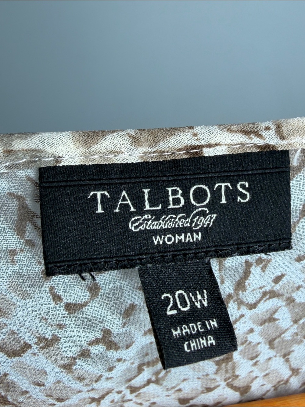 Talbots Sheer Neutral Snake-Print Pleated Blouse Plus Size 20W - Picture 2 of 5